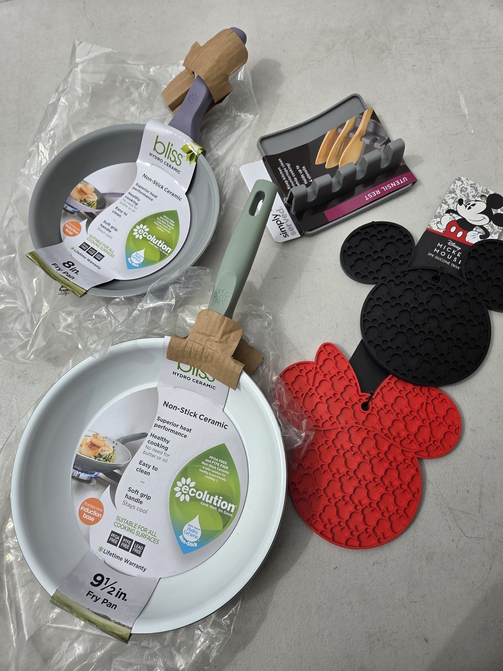 Bliss Hydro Ceramic Non-Stick Fry Pans in Light Gray and Mint